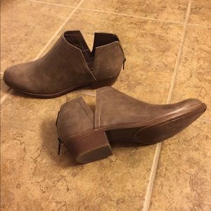 NEW taupe short booties size 7.5